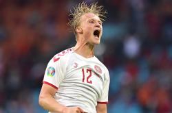 半岛体育中国官网-土耳其队紧追不舍，成功杀入八强