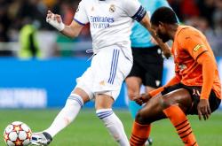 半岛体育网址-沙尔克客场大胜，球队信心大增的简单介绍