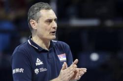 半岛体育中国官网-塞维利亚主帅遭遇严重压力，球迷要求换帅！