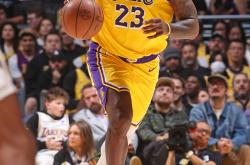 半岛体育app下载地址-关于詹姆斯的表现被赞誉为本赛季最佳，球迷纷纷点赞的信息