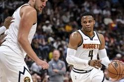 半岛体育直播-火箭队大胜对手，西部排名升至前四