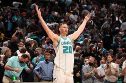 半岛体育视频-包含凯尔特人客场击败黄蜂，海沃德关键时刻挺身而出的词条