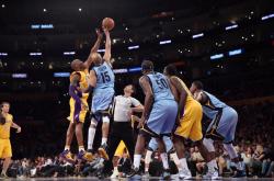 半岛体育培训-球队训练备战，迎接激烈篮球对决