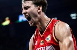 半岛体育网站入口-阿贾克斯创造历史，惊险进强的简单介绍