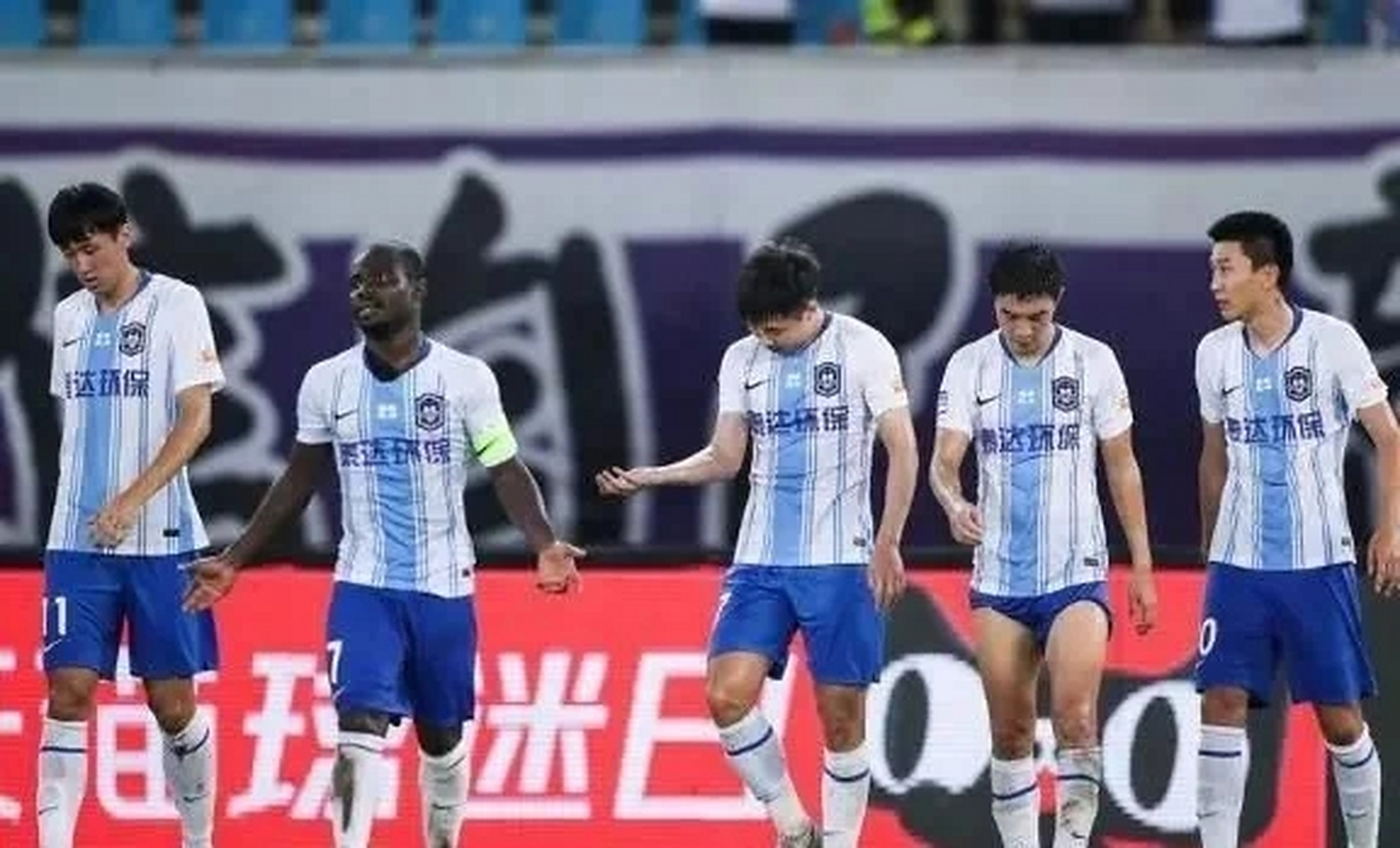 上港主场力克天津泰达，继续领跑榜首