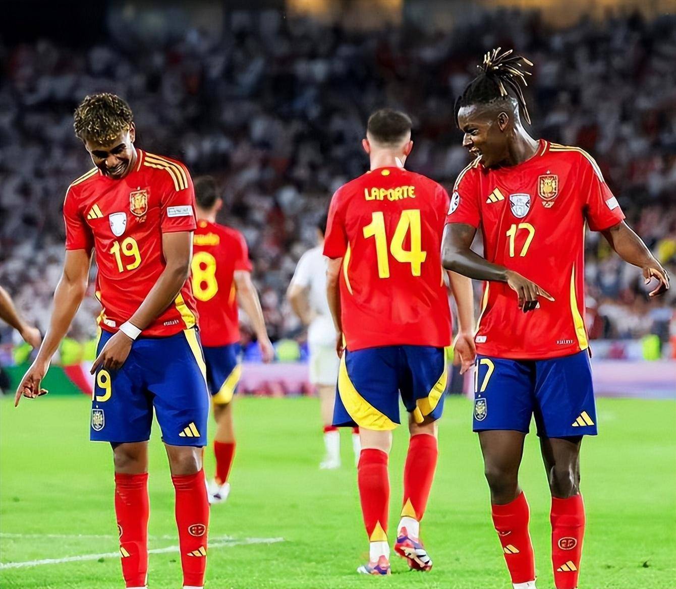 西班牙联赛新赛季开球，强队展现实力