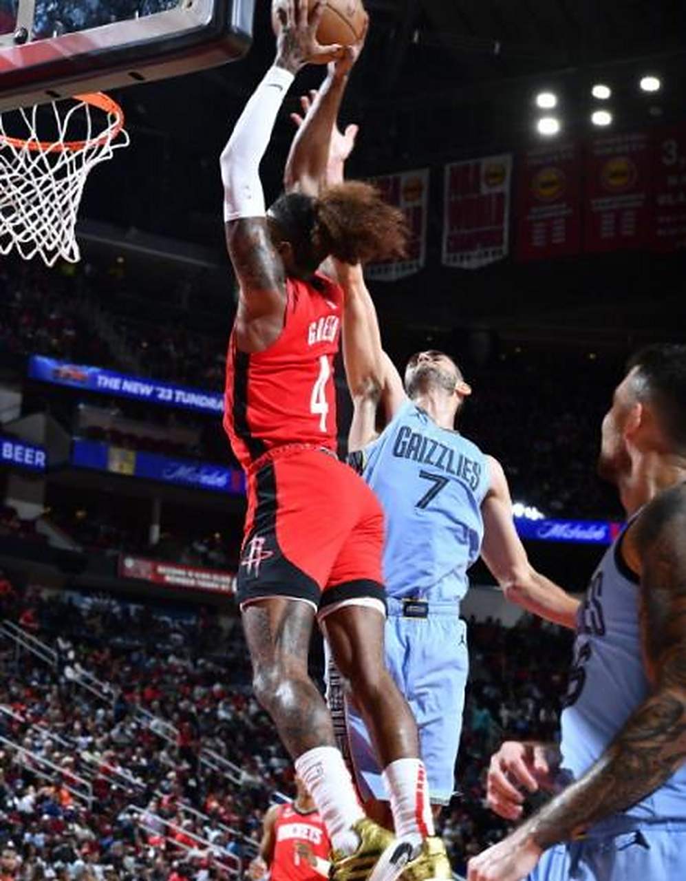 火箭后卫连续三场得分超过分的简单介绍