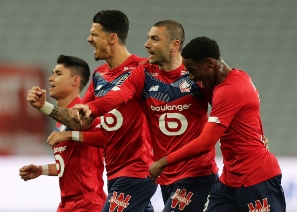 巴黎战胜雷恩，稳坐积分榜榜首的简单介绍