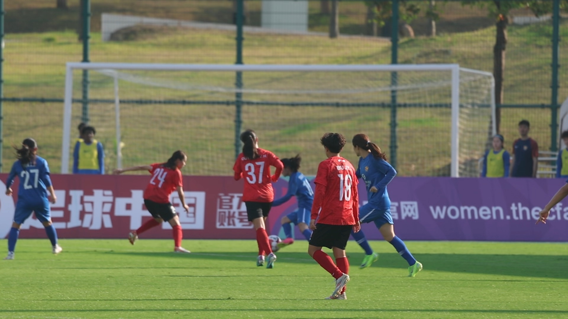 包含梦幻时刻:女足比赛中的震撼场面,惊艳全场的词条 包含梦幻时刻:女足比赛中的震撼场面,惊艳全场的词条