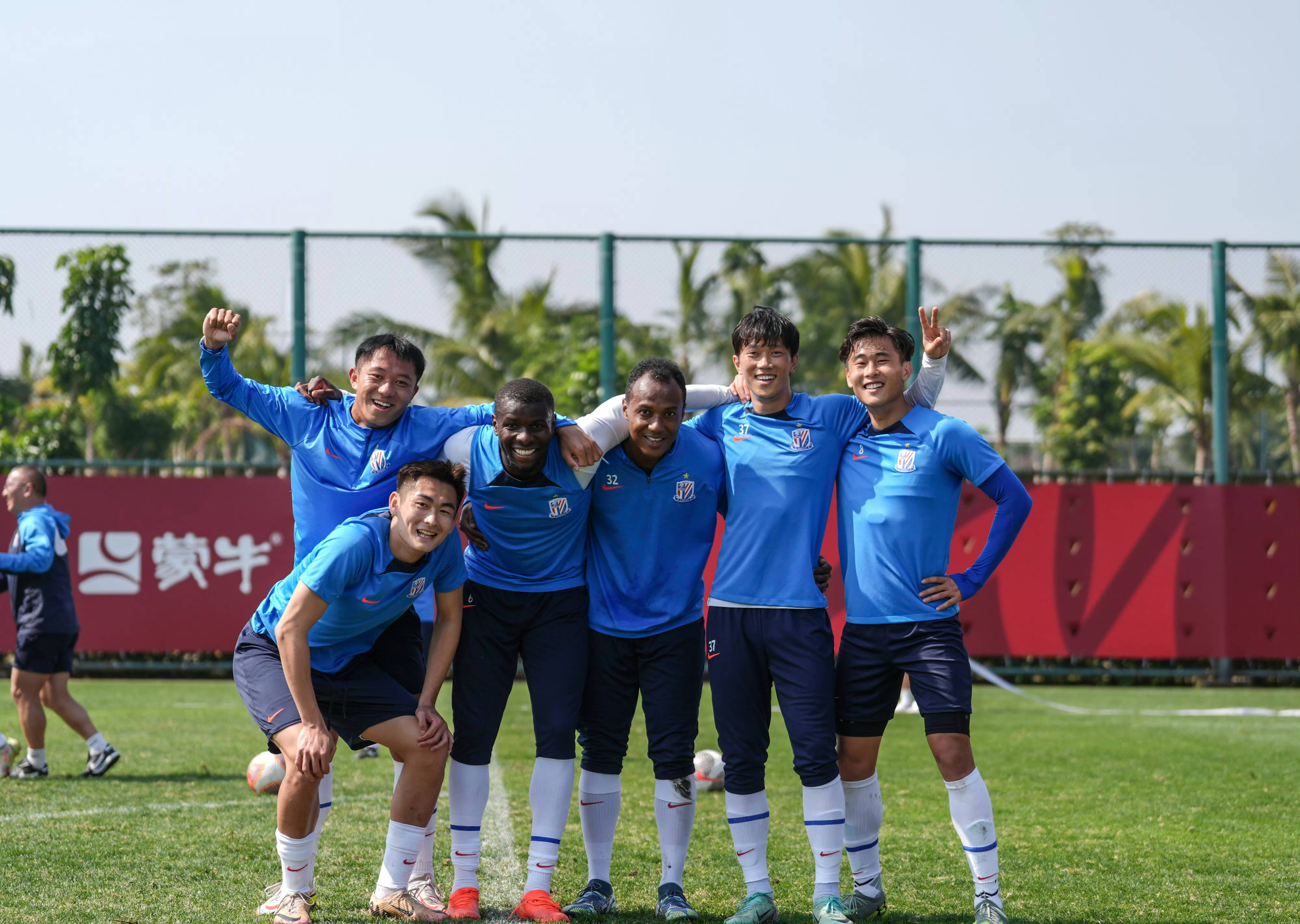 包含球队新外援加盟,备战篮球亚洲巅峰赛事的词条 包含球队新外援加盟,备战篮球亚洲巅峰赛事的词条