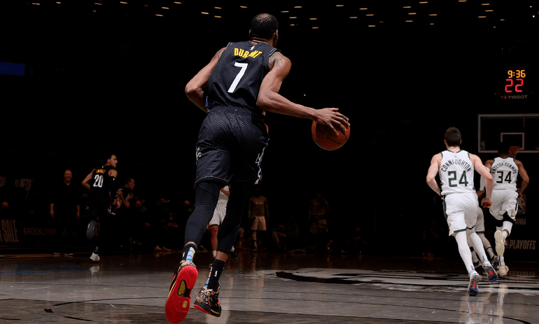 老鹰逆转篮网，取得胜利