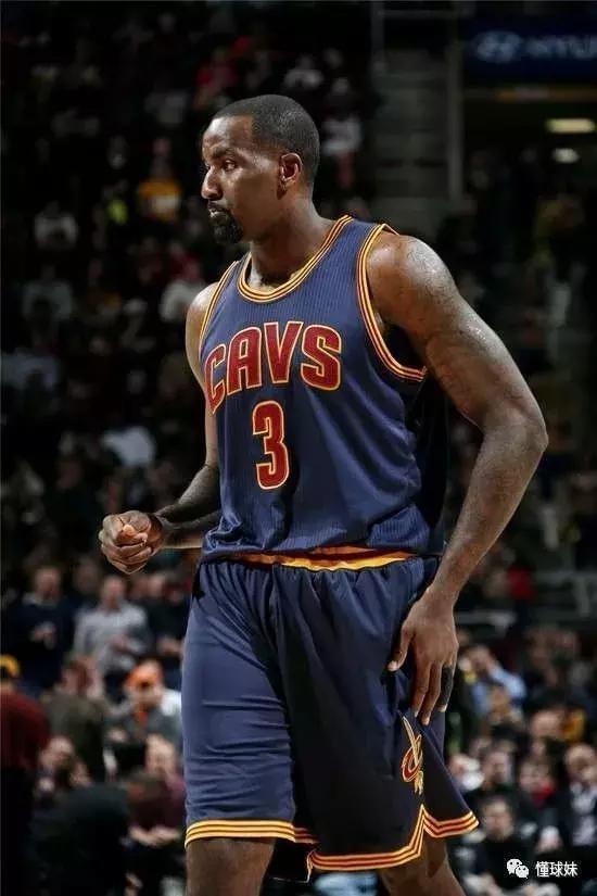 包含凯-费尔德:外援强势发威，连胜势头不减的词条