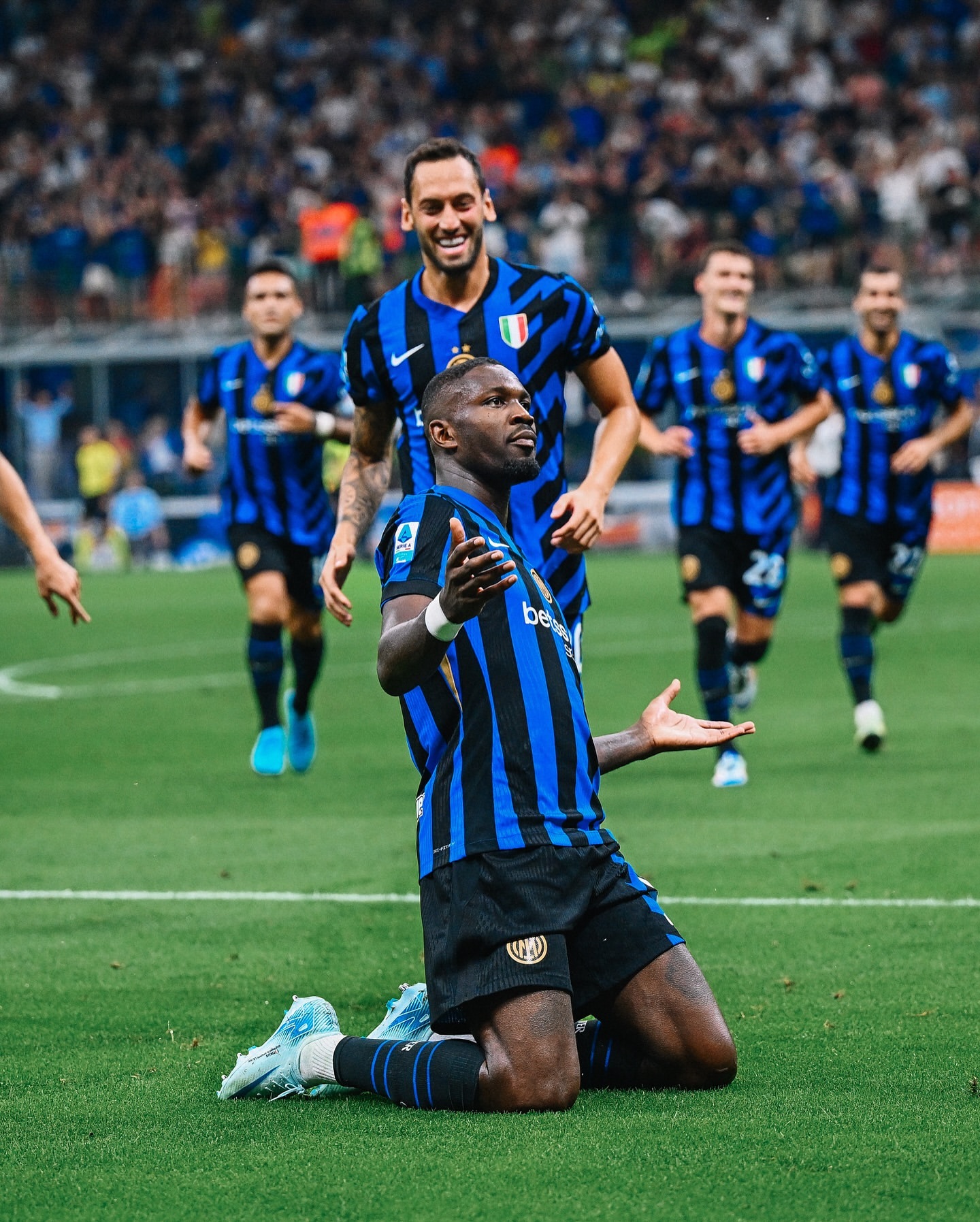 包含米兰有意签下马赛射手！引援锋线迎来新变数的词条