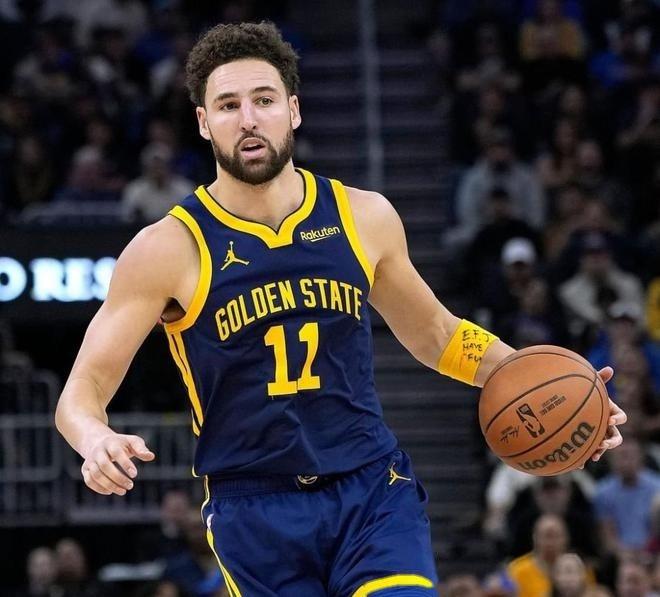 包含汤普森斥责传闻离队：“我会一直留在勇士，不止是因为合同”的词条