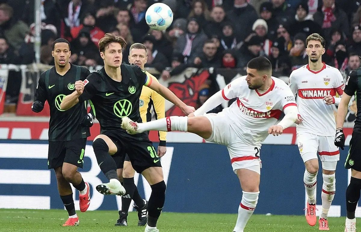 关于斯图加特球员团结拼搏，收获一场胜利的信息