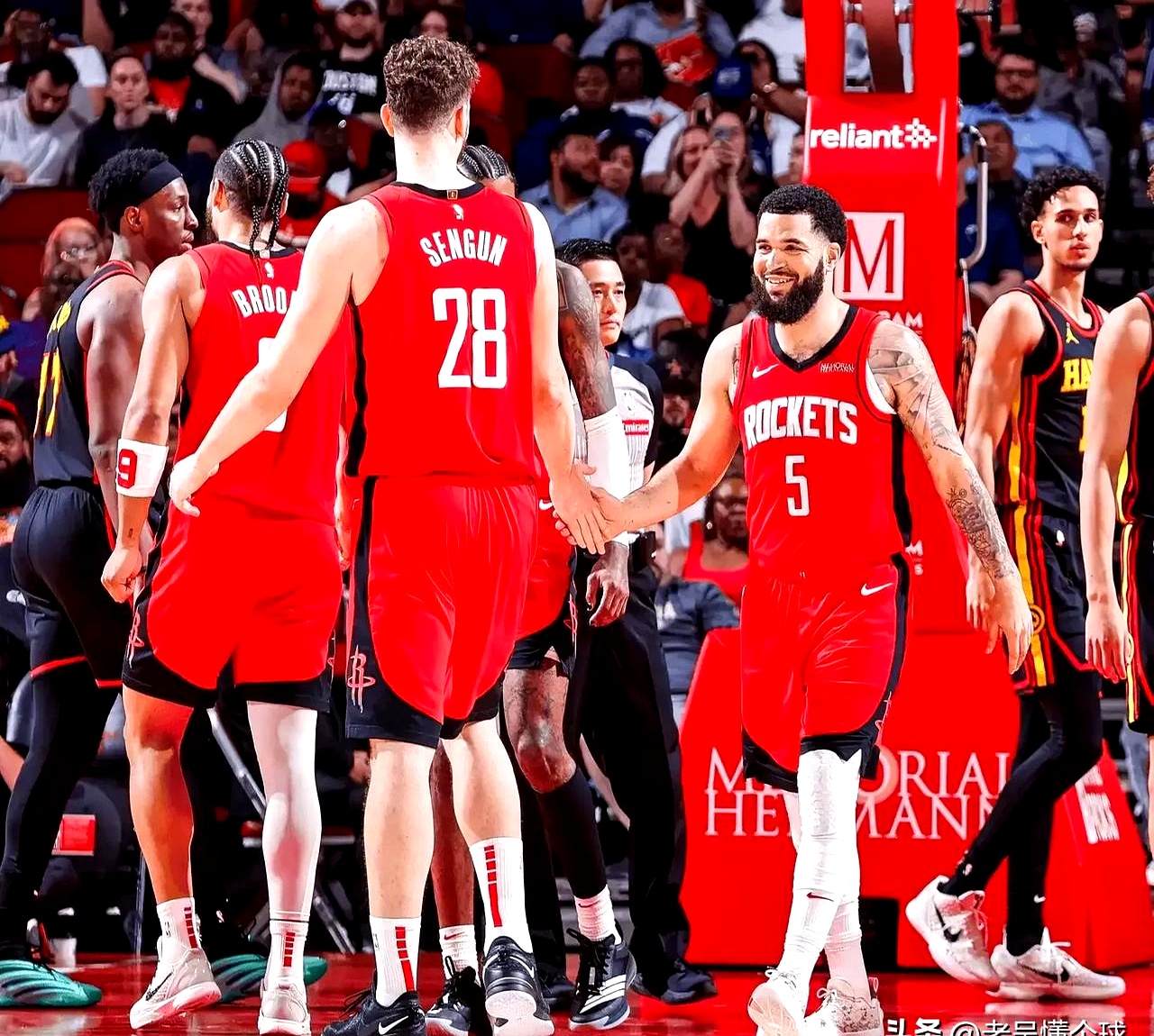 火箭队大胜对手，西部排名升至前四