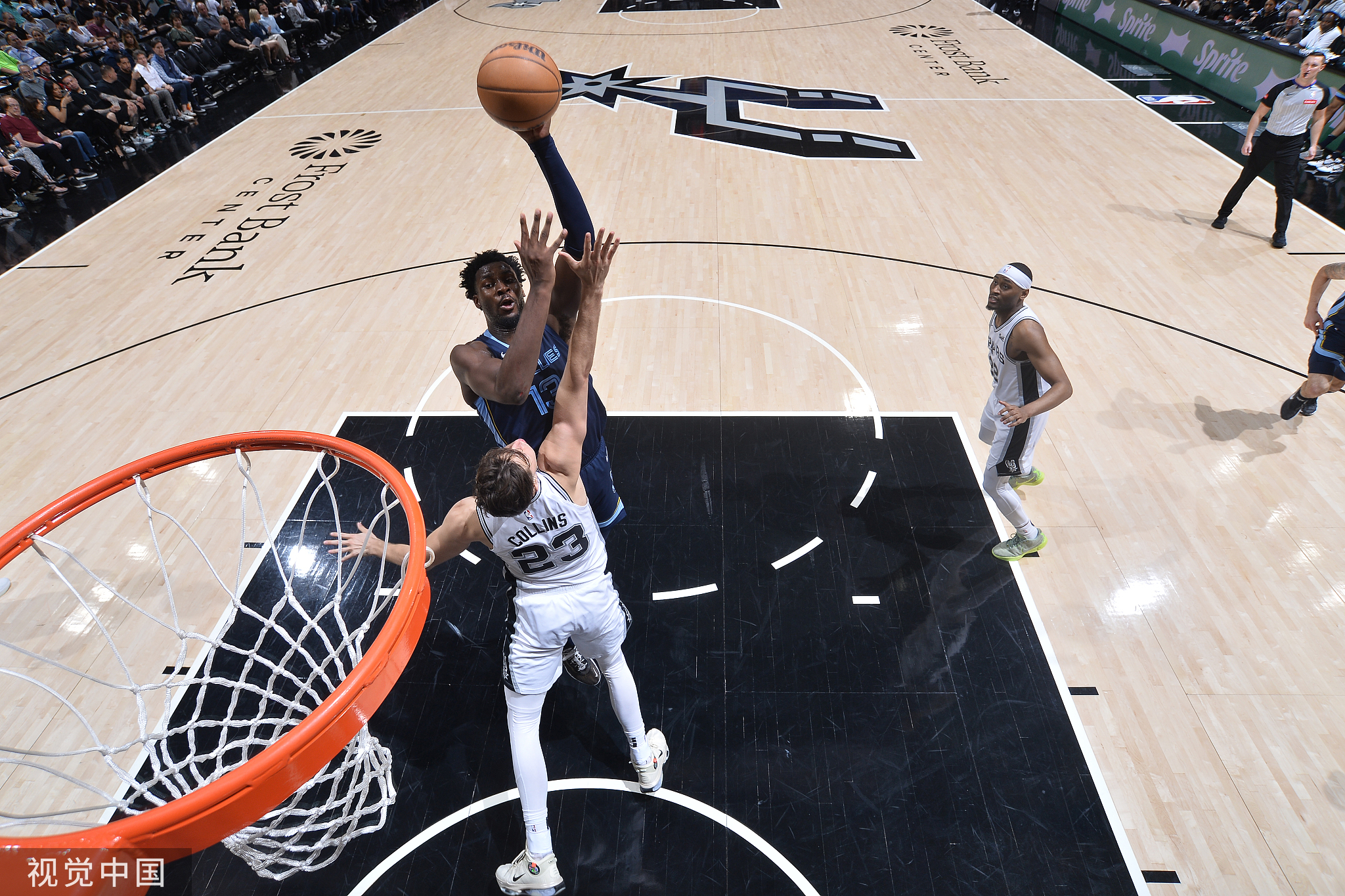 包含灰熊客场惊险胜马刺，豪取胜利的词条