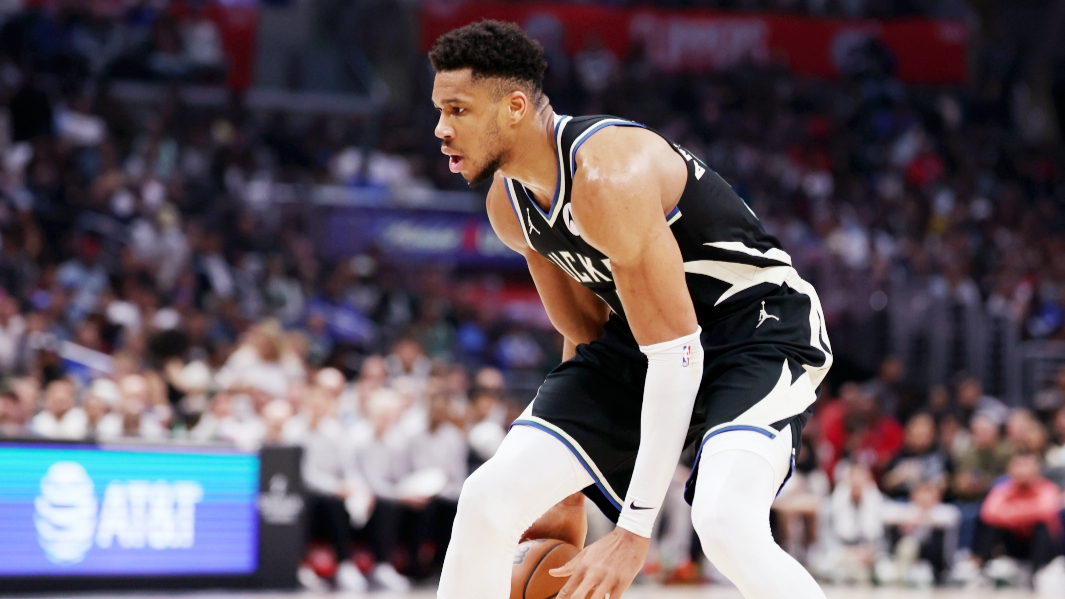 雄鹿主场力克灰熊，取得连胜的简单介绍