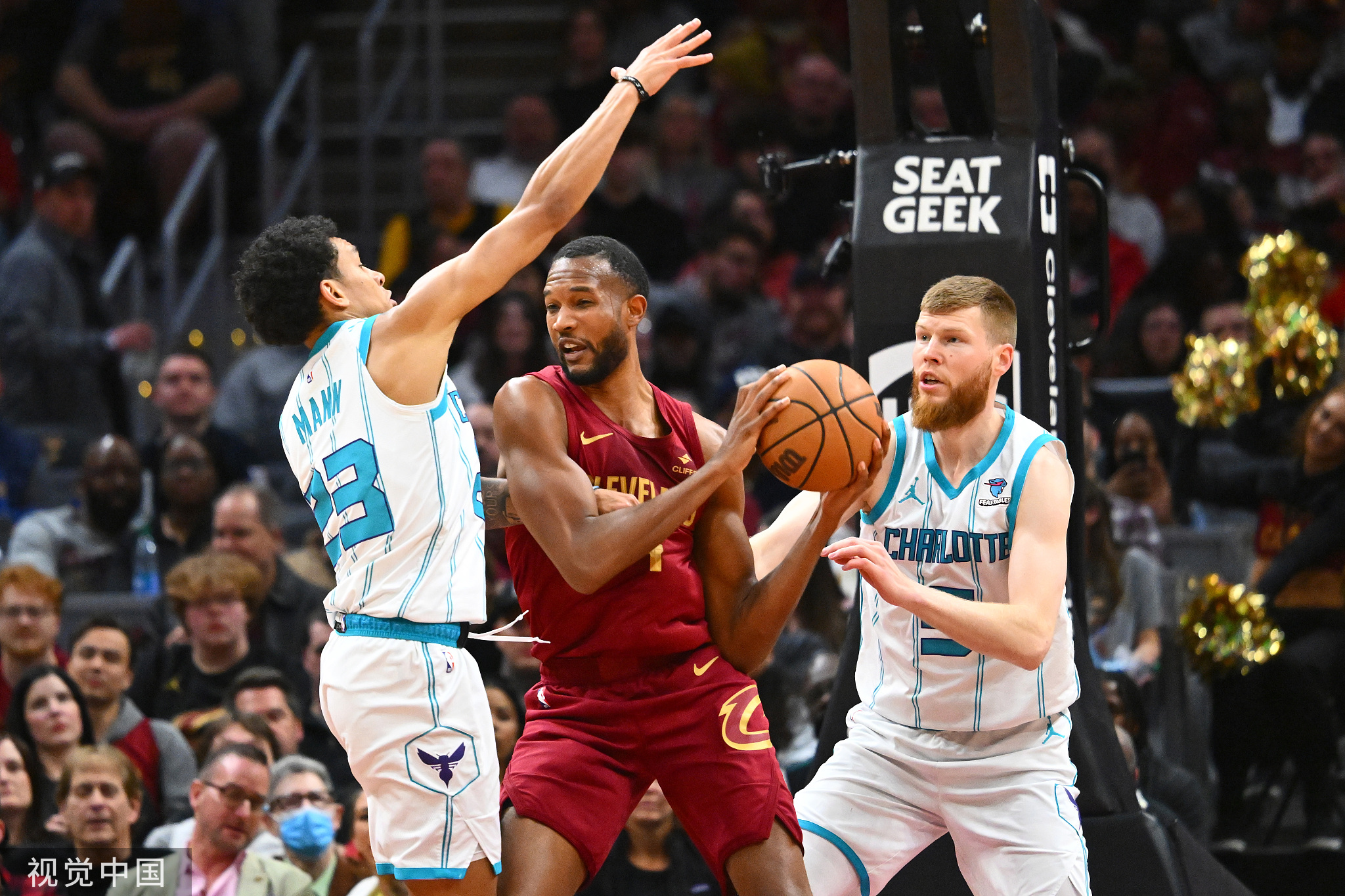 开拓者主场击败骑士继续领先