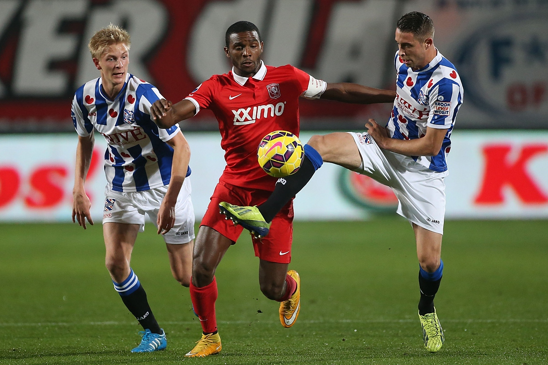 阿贾克斯大胜晋级，取得成功