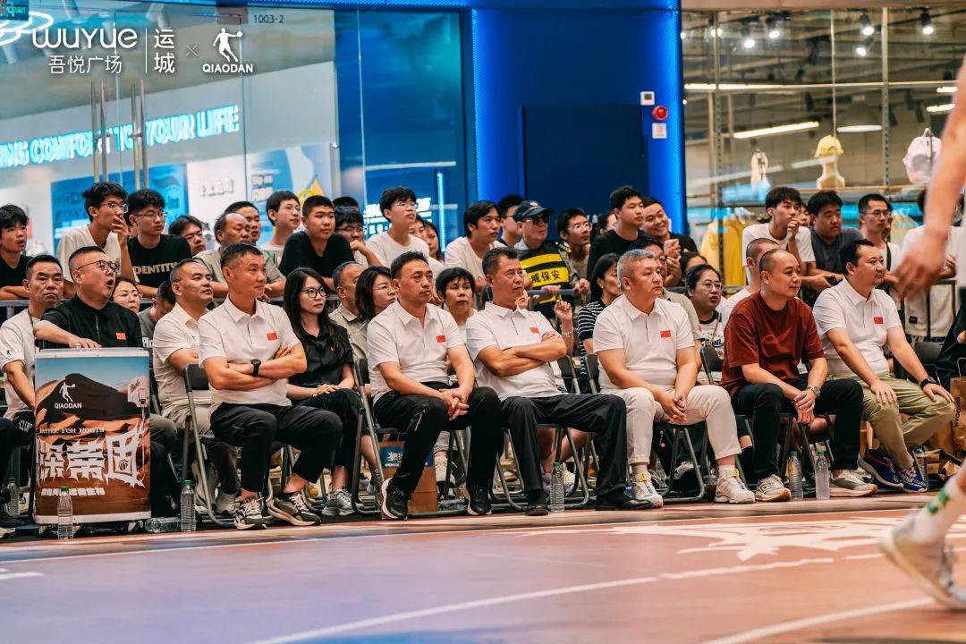 全球篮球热潮席卷，狂热粉丝涌入的简单介绍