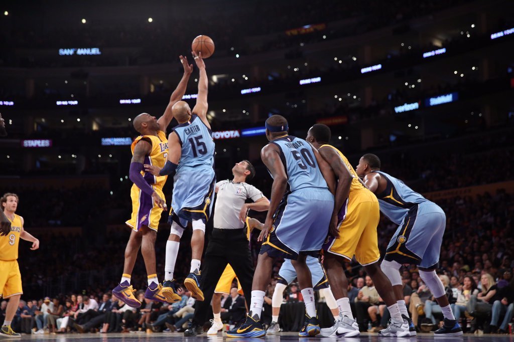 球队训练备战,迎接激烈篮球对决 球队训练备战,迎接激烈篮球对决