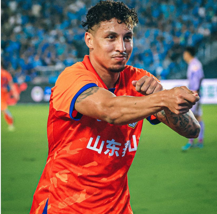 包含重庆斯威客场战平山东鲁能，积分上升的词条