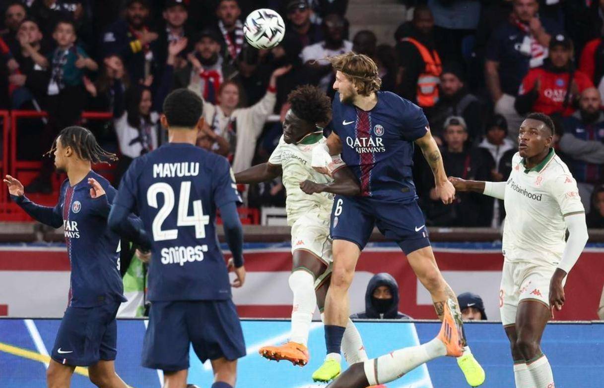 拜仁慕尼黑无力逆转，巴黎困境难挽