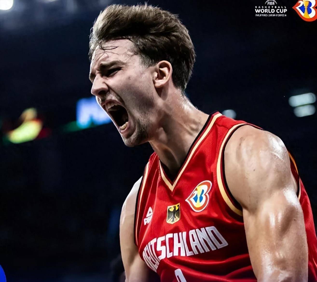 阿贾克斯创造历史，惊险进强的简单介绍